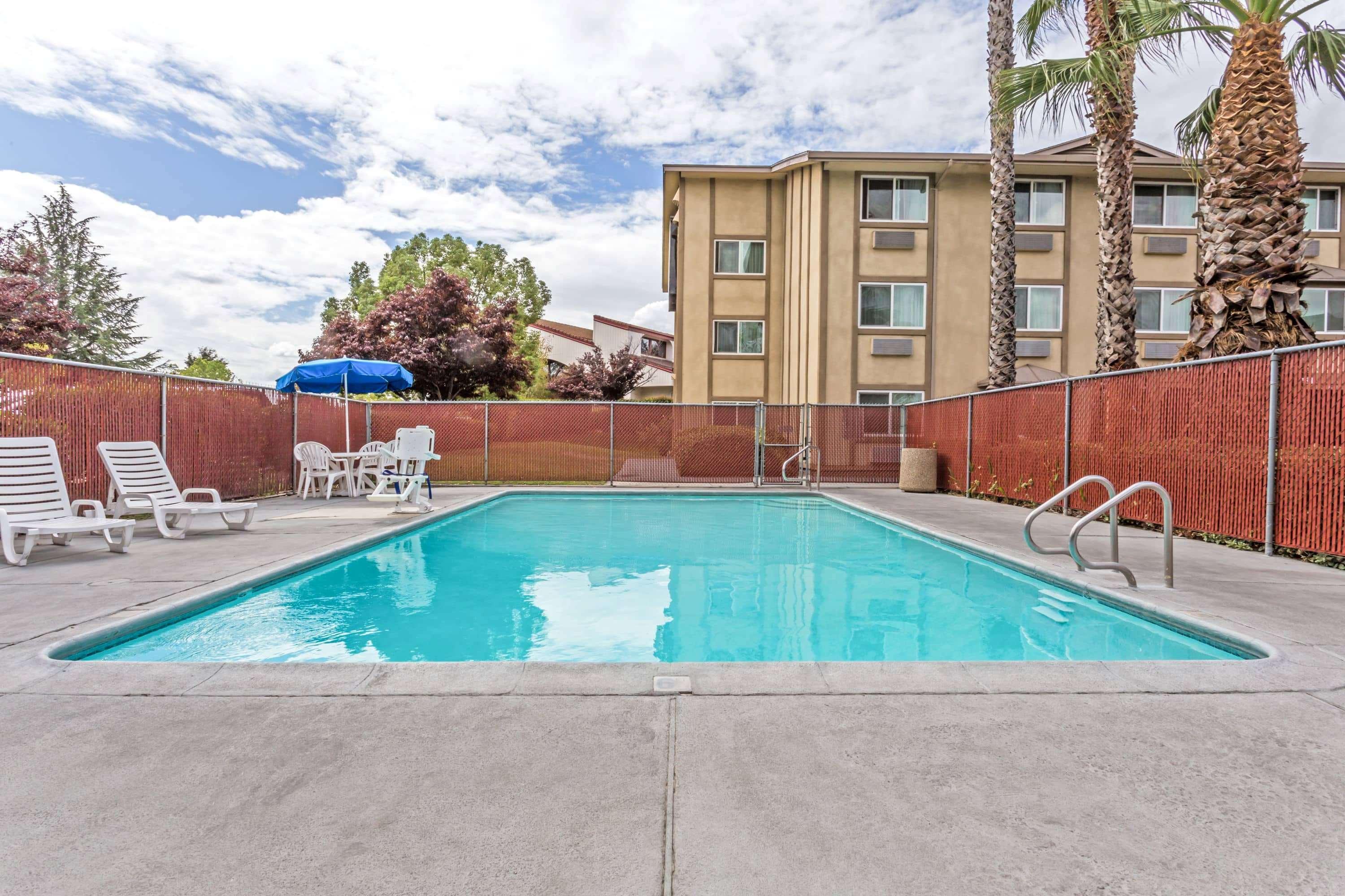 Super 8 By Wyndham Sacramento Carmichael Exterior foto