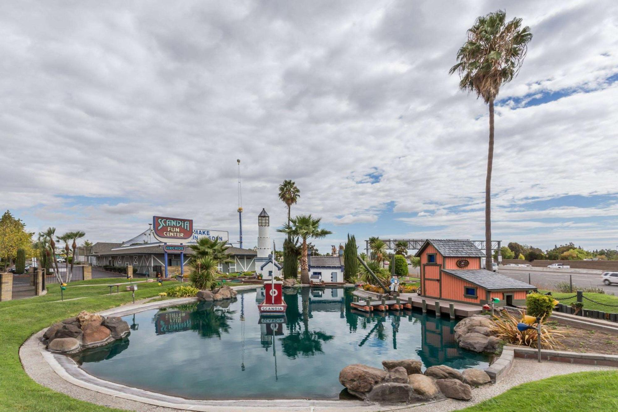 Super 8 By Wyndham Sacramento Carmichael Exterior foto