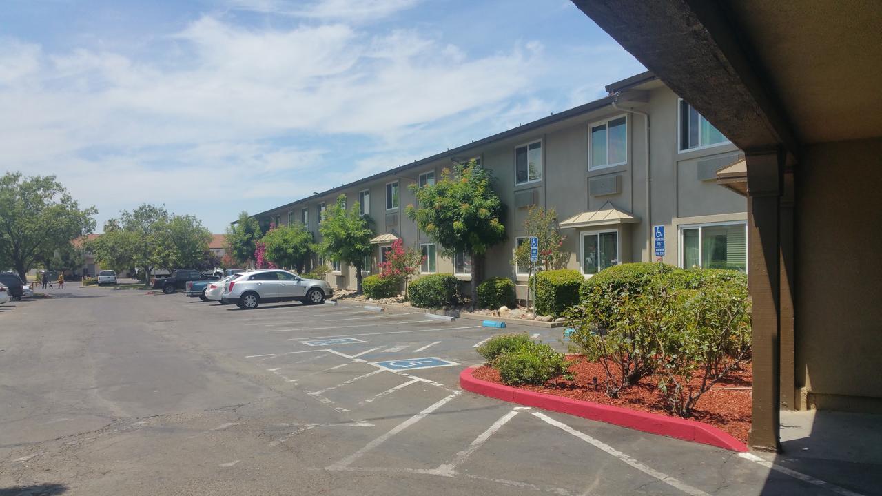 Super 8 By Wyndham Sacramento Carmichael Exterior foto